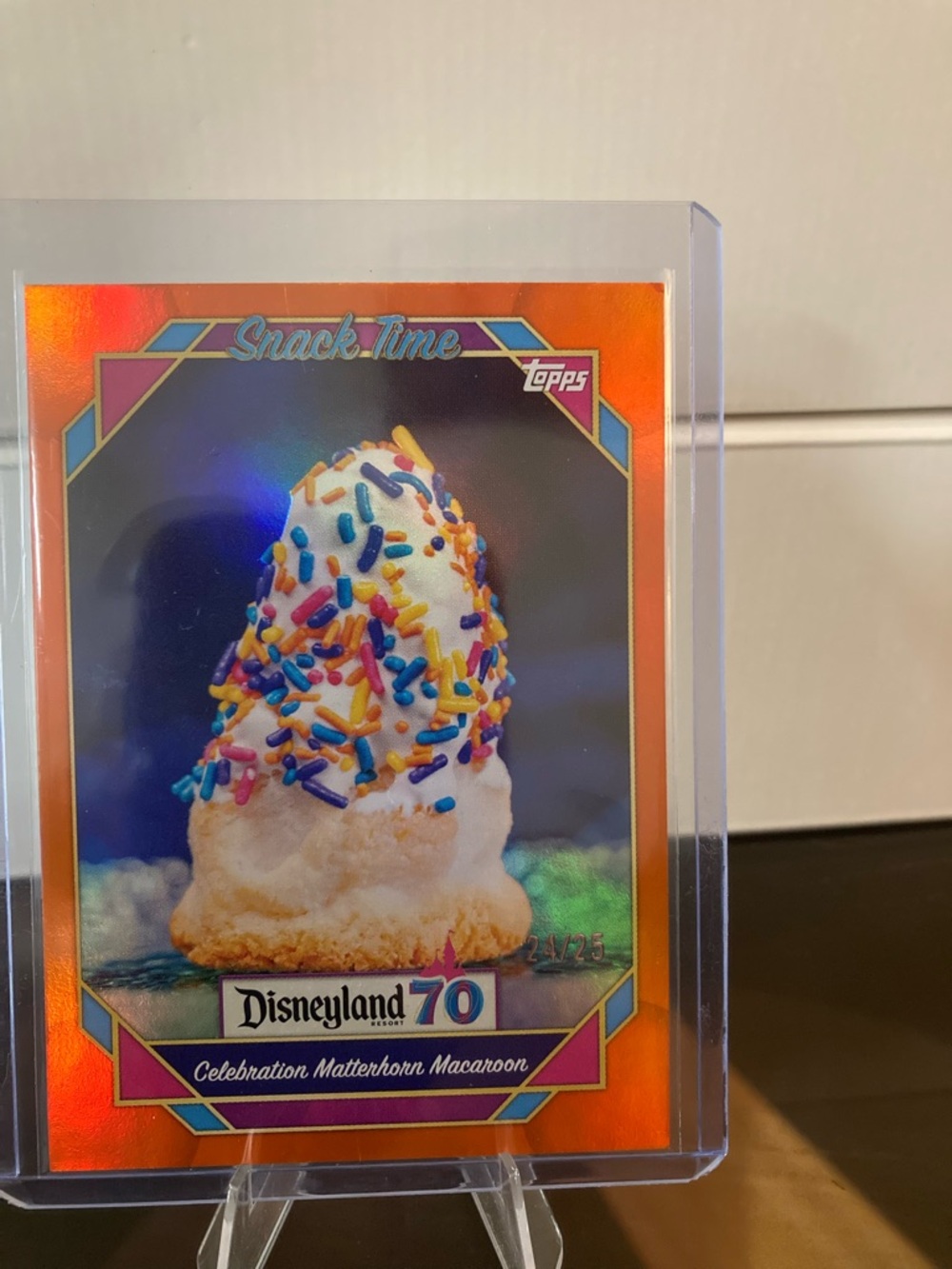 Topps Disneyland 70th Snack Time 24/25 orange